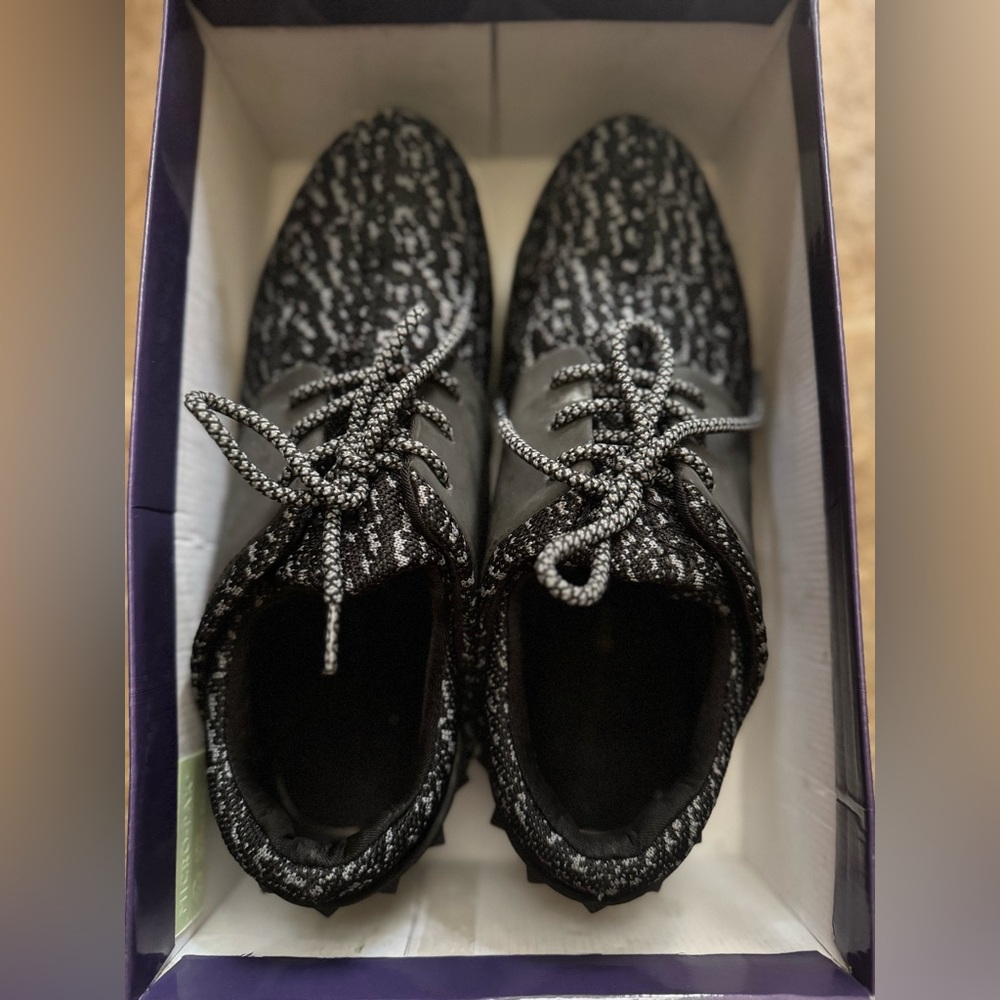 Madden Girl Airratic Sneakers Women Shoes Black/White size 8.5 **Used**